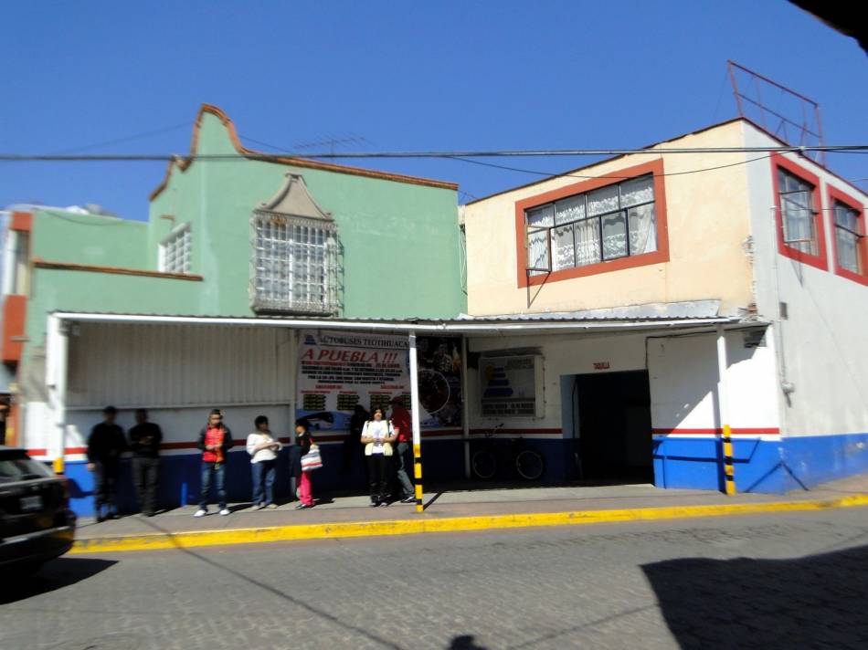 DSC03097 Teotihuacan bus station