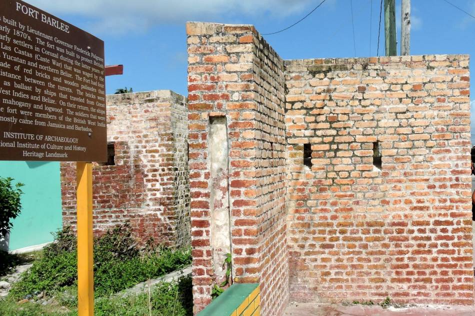 DSCN0372 corner of Fort Barlee in downtown Corozal