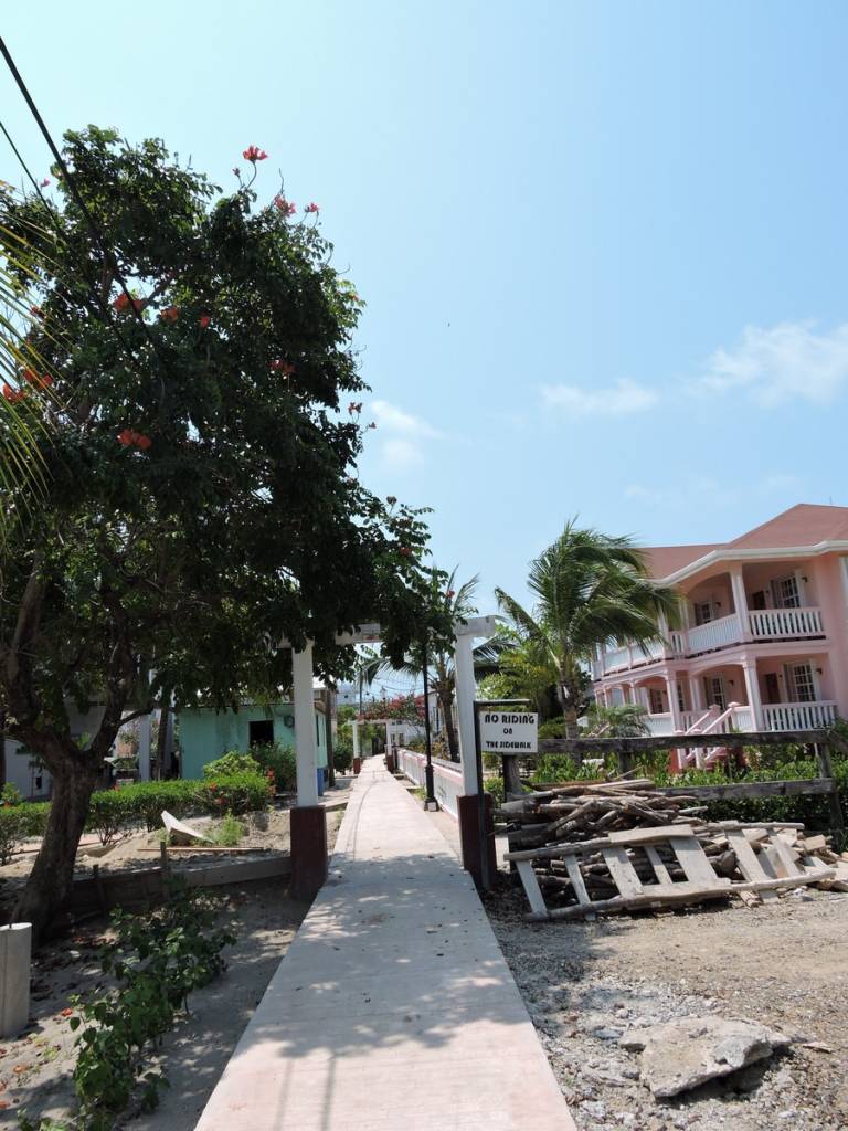 DSCN1133 THE sidewalk in Placencia