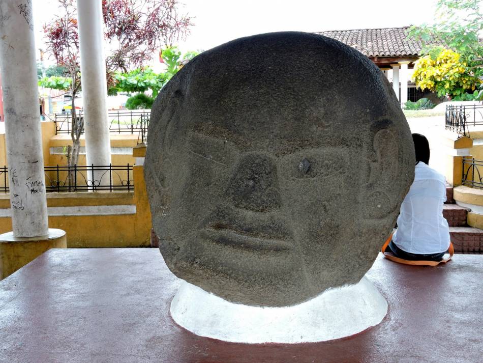 DSCN2796 stone head 2