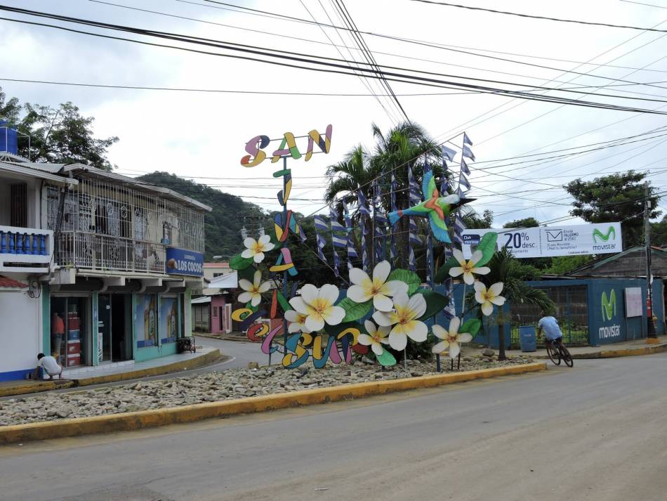 dscn5604-entrance-to-san-juan-del-sur